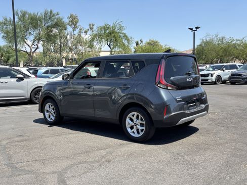 Certified 2025 Kia Soul LX w/ LX Technology Package FWD image 4