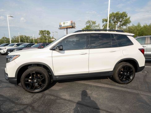 Used 2025 Honda Passport Black Edition image 3