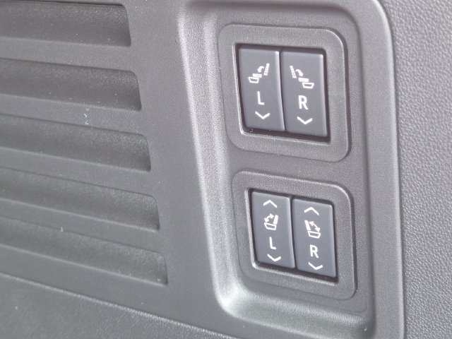 New 2027 Chevrolet Traverse RS w/ LPO, Floor Liner Package AWD/4WD image 21