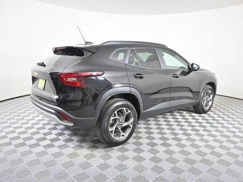 New 2026 Chevrolet Trax LT w/ Driver Confidence Package FWD image 6