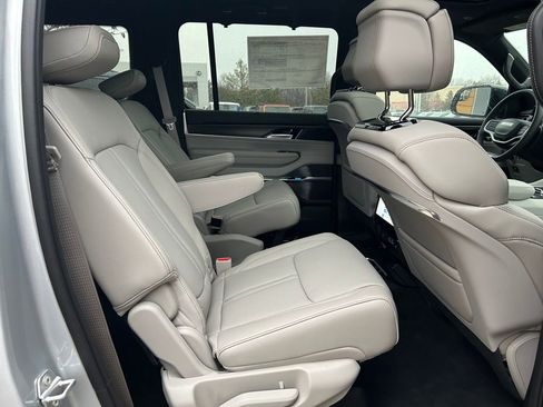 New 2026 Jeep Grand Wagoneer Summit w/ Premium Group III AWD/4WD image 27