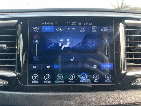 Used 2017 Chrysler Pacifica Touring-L image 40