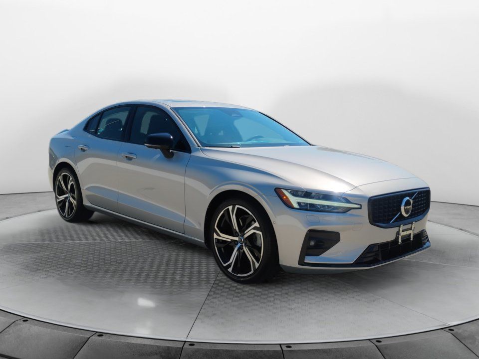 Used 2024 Volvo S60 B5 Plus FWD image 1