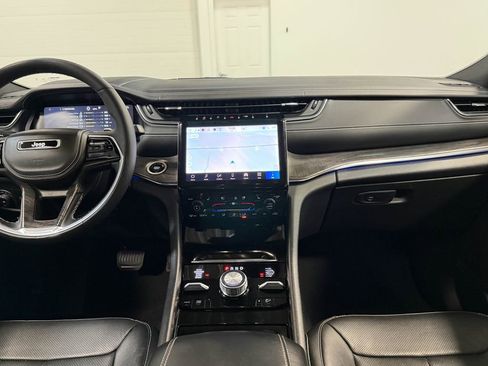 Used 2024 Jeep Grand Cherokee L Overland w/ Trailer Tow Package image 18