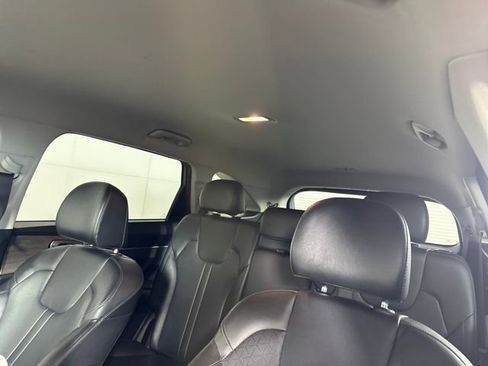 Used 2023 Kia Sorento S image 12