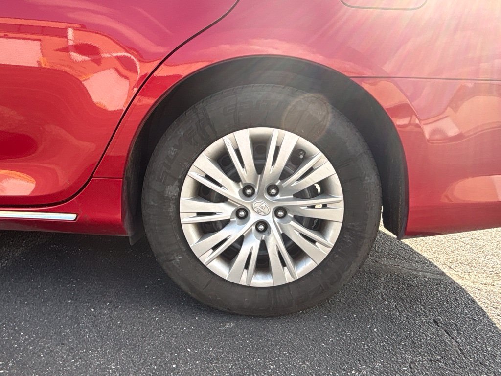 Used 2012 Toyota Camry LE FWD image 16
