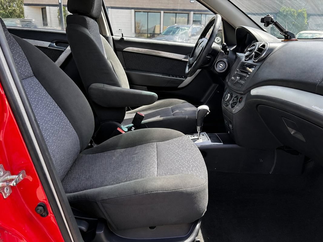 Used 2010 Chevrolet Aveo LT w/ LPO, Bodyside Molding Package FWD image 10