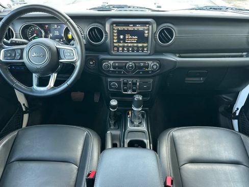 Used 2022 Jeep Wrangler Unlimited Sahara AWD/4WD image 3