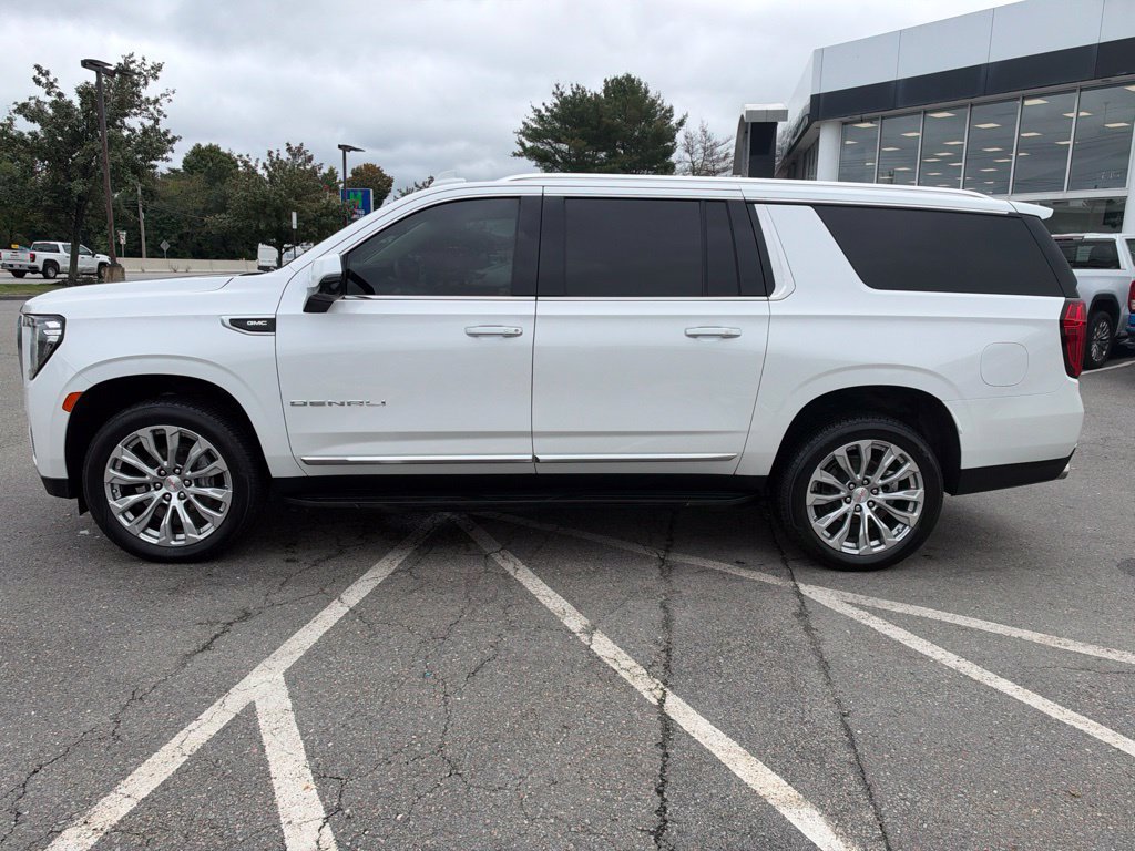 Used 2024 GMC Yukon XL Denali AWD/4WD image 2