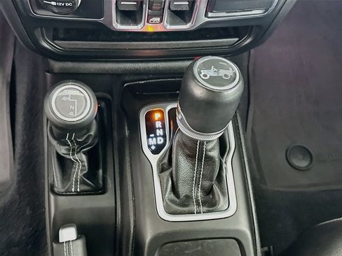 Used 2018 Jeep Wrangler Unlimited Sahara AWD/4WD image 24