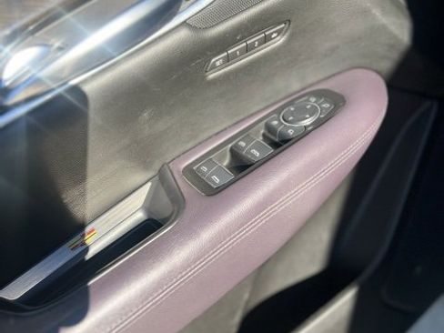 Used 2017 Cadillac XT5 Premium Luxury w/ Driver Assist Package image 17