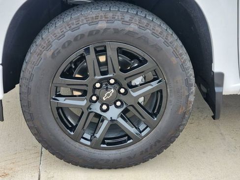 Used 2025 Chevrolet Silverado 1500 Custom RWD image 12