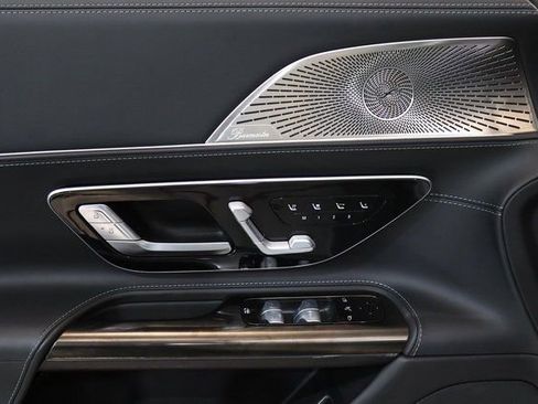 Used 2022 Mercedes-Benz SL 55 AMG 4MATIC w/ Driver Assistance Package image 4