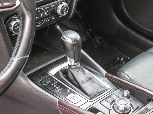 Used 2017 MAZDA MAZDA3 Touring image 22