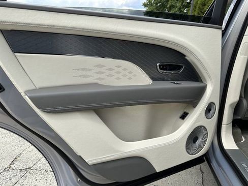 New 2024 Bentley Bentayga Extended Wheelbase image 31
