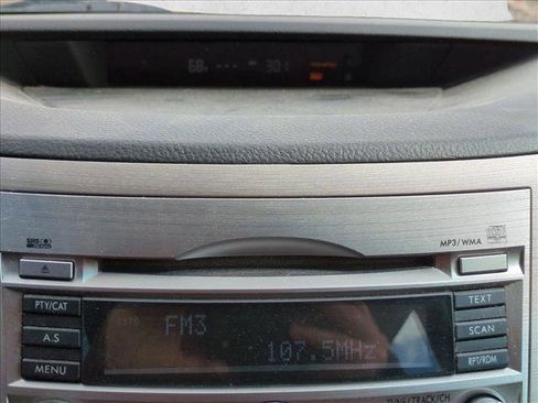 Used 2011 Subaru Outback 2.5i image 17