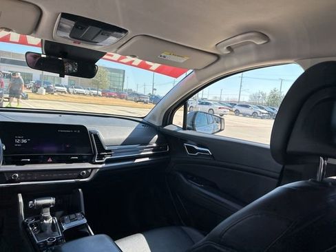 Used 2025 Kia Sportage EX image 35