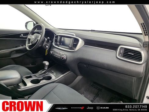 Used 2020 Kia Sorento LX image 12