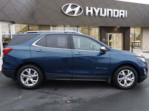 Used 2021 Chevrolet Equinox Premier image 2