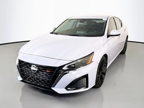 Used 2024 Nissan Altima 2.5 SR FWD image 4