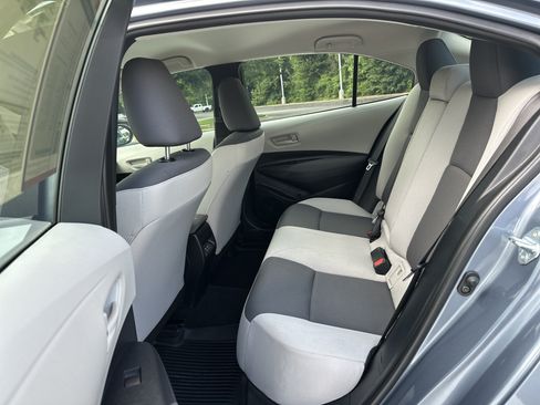 Certified 2025 Toyota Corolla LE FWD image 31