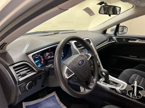 Used 2016 Ford Fusion SE FWD image 9