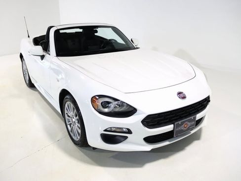 Used 2017 FIAT 124 Spider Classica image 21