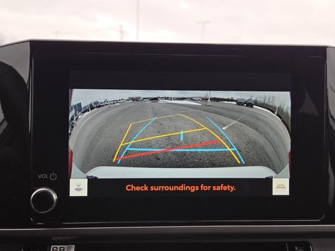 Used 2025 Toyota Camry SE w/ Convenience Package image 6