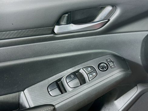 Used 2024 Nissan Altima 2.5 SV image 15