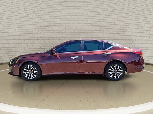 Certified 2023 Nissan Altima 2.5 SV FWD image 8
