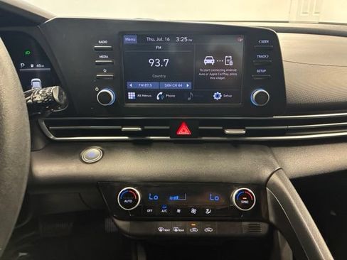 Used 2022 Hyundai Elantra SEL FWD image 13