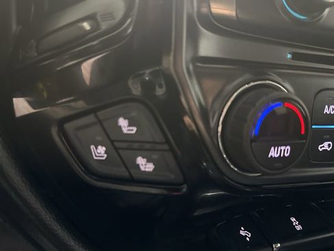 Used 2018 Chevrolet Silverado 1500 LTZ Z71 w/ LTZ Plus Package AWD/4WD image 23