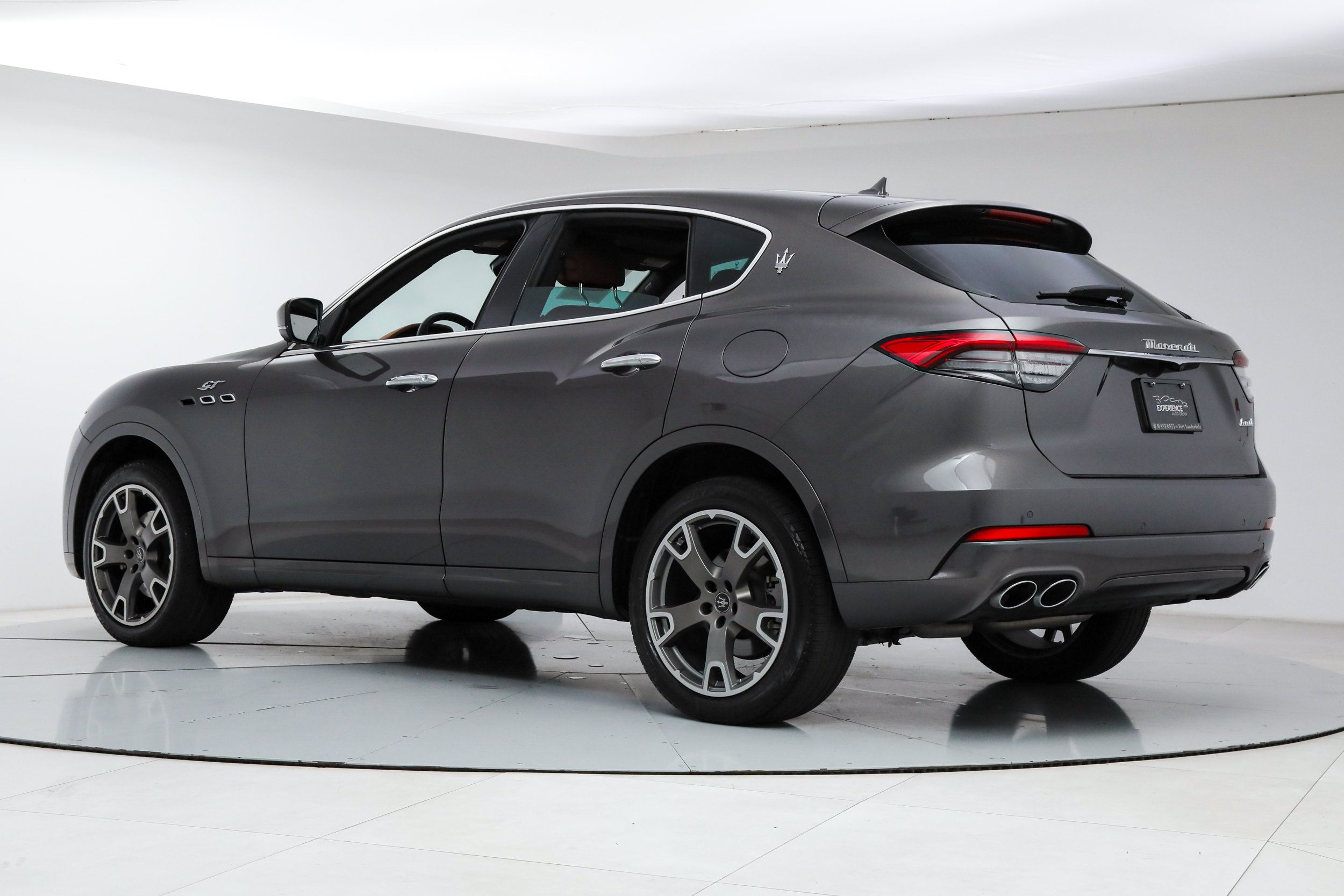 Certified 2023 Maserati Levante GT AWD/4WD image 3