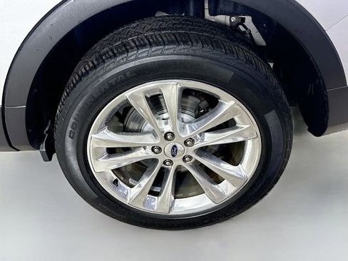 Certified 2018 Ford Explorer XLT w/ Equipment Group 202A image 33