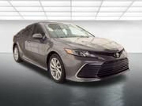 Used 2023 Toyota Camry LE FWD image 4
