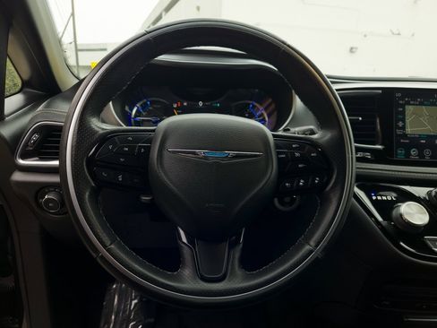 Used 2020 Chrysler Pacifica Limited w/ Advanced Safetytec Group image 14