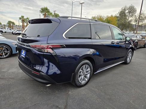 Used 2024 Toyota Sienna LE image 6