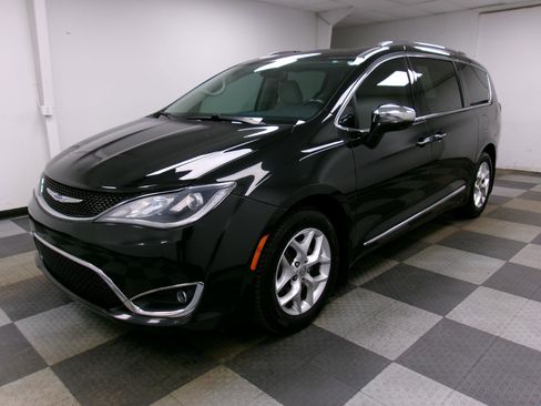 Used 2020 Chrysler Pacifica Limited image 1
