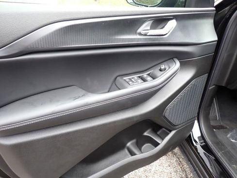 New 2025 Jeep Grand Cherokee Altitude image 16