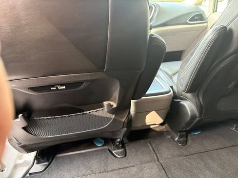 Certified 2023 Chrysler Pacifica Touring-L FWD image 21