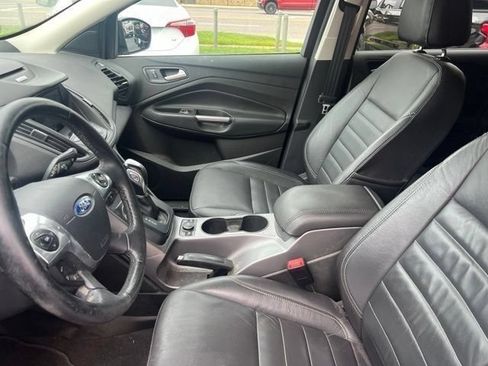 Used 2016 Ford Escape SE w/ SE Leather Comfort Package FWD image 5