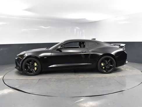 Used 2017 Chevrolet Camaro SS RWD image 4