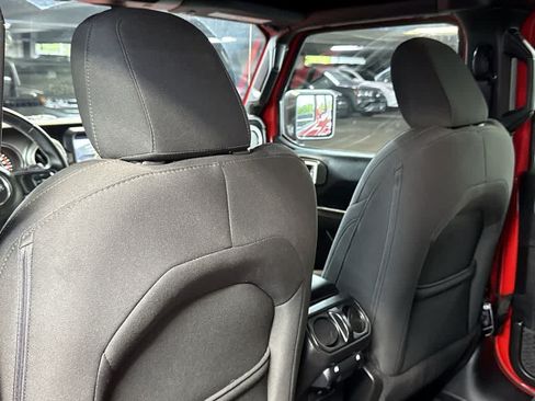 Used 2018 Jeep Wrangler Unlimited Sahara AWD/4WD image 23
