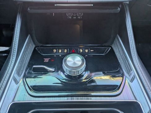 Used 2022 Jeep Wagoneer Series II AWD/4WD image 23