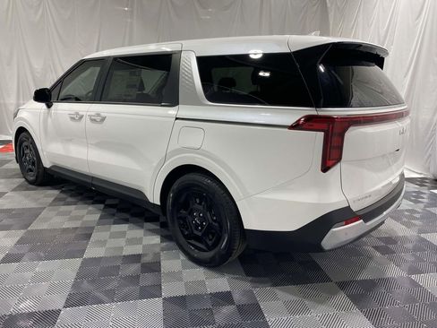 New 2026 Kia Carnival image 2