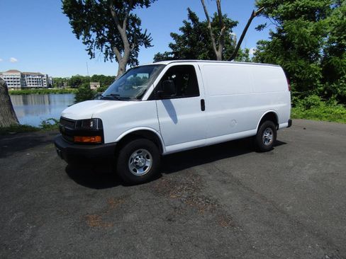Used 2021 Chevrolet Express 2500 w/ Driver Convenience Package RWD image 2