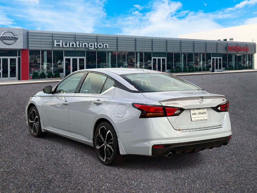 Used 2023 Nissan Altima 2.5 SR FWD image 8