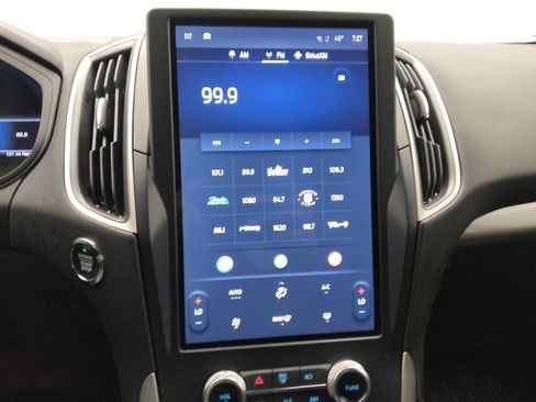 Used 2024 Ford Edge SE image 25