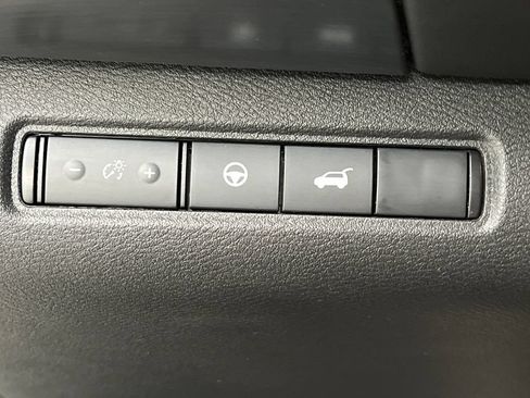 Used 2025 Nissan Pathfinder SL FWD image 48