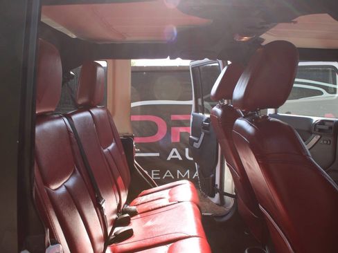 Used 2013 Jeep Wrangler Unlimited Rubicon AWD/4WD image 11